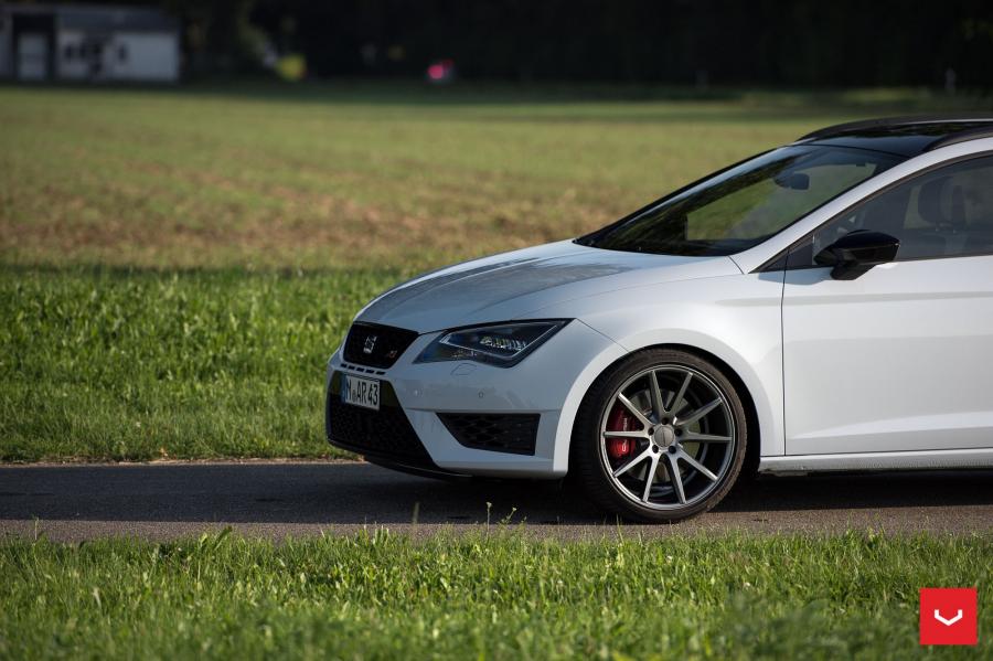 Детали экстерьера Seat Leon Cupre on Vossen Wheels (VFS1) 2017 года  (фото 4 из 23)